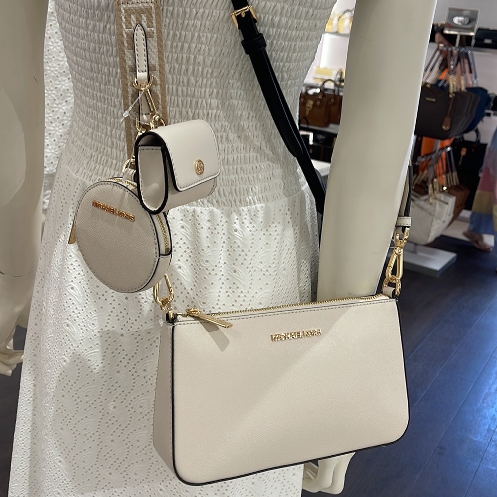 MICHAEL KORS
Jet Set Saffiano Leather Crossbody Bag with Case Apple Airpods Pro® - Picture 13 of 16